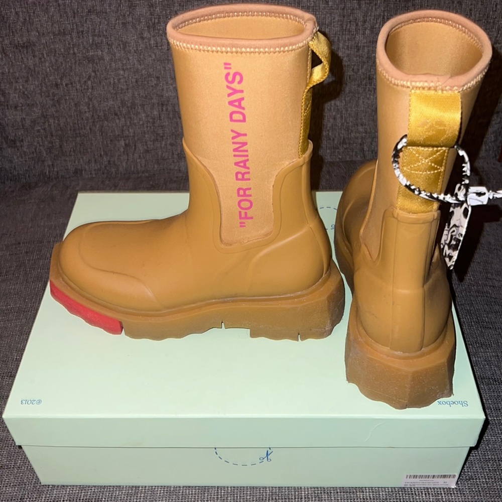 Off-White rain boots Size 37 worn twice.